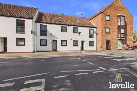 2 bedroom Flat for sale in Elm Tree Court, Cottingham, HU16