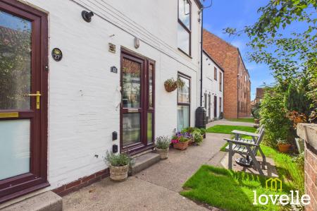 2 bedroom Flat for sale in Elm Tree Court, Cottingham, HU16