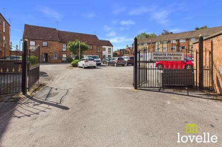 2 bedroom Flat for sale in Elm Tree Court, Cottingham, HU16