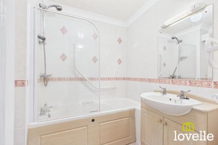 1 bedroom Flat for sale in Newgate Street, Shardeloes Court Newgate Street, HU16