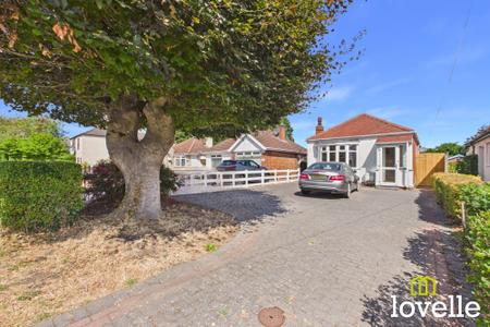 New Village Road, Cottingham, HU16