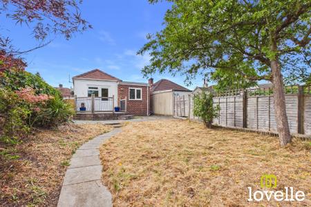 3 bedroom Detached bungalow for sale in New Village Road, Cottingham, HU16