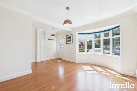 3 bedroom Detached bungalow for sale in New Village Road, Cottingham, HU16