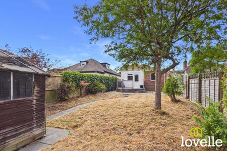 3 bedroom Detached bungalow for sale in New Village Road, Cottingham, HU16