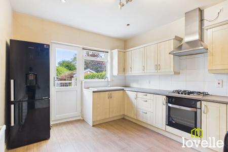 3 bedroom Detached bungalow for sale in New Village Road, Cottingham, HU16