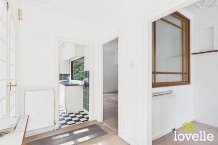 1 bedroom Ground floor flat for sale in Dunswell Road, Cottingham, HU16