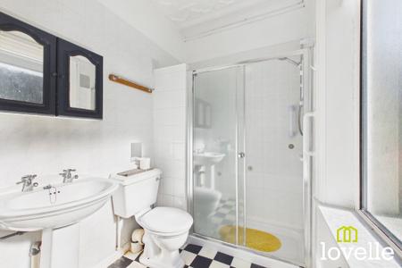 1 bedroom Ground floor flat for sale in Dunswell Road, Cottingham, HU16