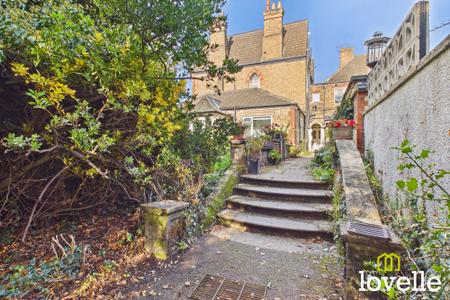 1 bedroom Ground floor flat for sale in Dunswell Road, Cottingham, HU16
