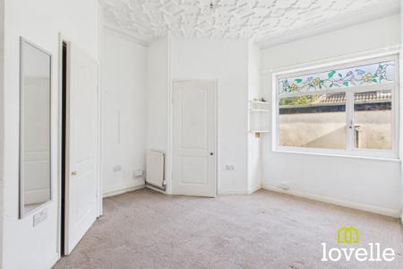 1 bedroom Ground floor flat for sale in Dunswell Road, Cottingham, HU16