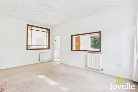 1 bedroom Ground floor flat for sale in Dunswell Road, Cottingham, HU16