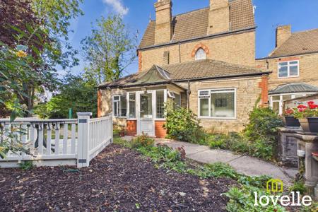 1 bedroom Ground floor flat for sale in Dunswell Road, Cottingham, HU16