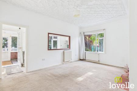 1 bedroom Ground floor flat for sale in Dunswell Road, Cottingham, HU16