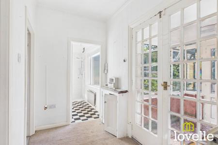 1 bedroom Ground floor flat for sale in Dunswell Road, Cottingham, HU16