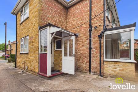 3 bedroom Semi-detached house for sale in Mill Beck Lane, Cottingham, HU16