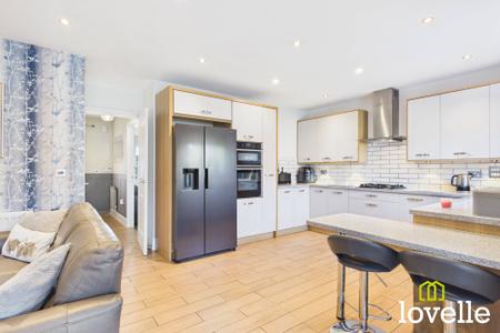 4 bedroom Detached house for sale in Whitsun Grove, Cottingham, HU16