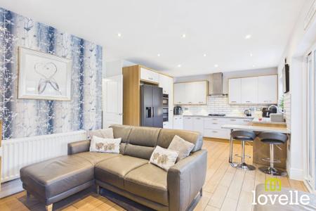 4 bedroom Detached house for sale in Whitsun Grove, Cottingham, HU16