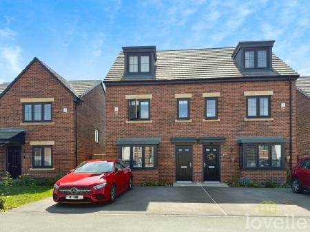 3 bedroom Semi-detached house for sale in Foxby Mews, Gainsborough, DN21