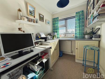 4 bedroom Detached house for sale in Front Street, East Stockwith, DN21