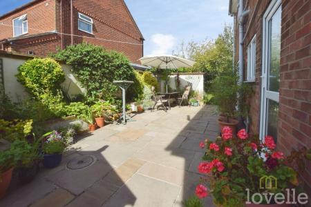 4 bedroom Detached house for sale in Front Street, East Stockwith, DN21