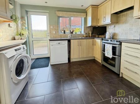 4 bedroom Detached house for sale in Front Street, East Stockwith, DN21