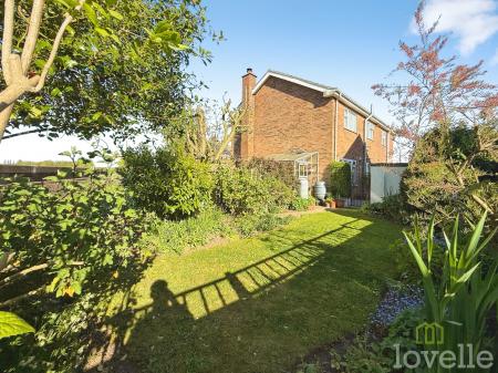 4 bedroom Detached house for sale in Front Street, East Stockwith, DN21