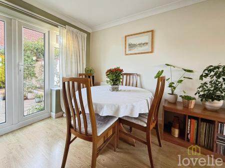 4 bedroom Detached house for sale in Front Street, East Stockwith, DN21