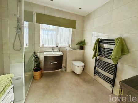 4 bedroom Detached house for sale in Front Street, East Stockwith, DN21