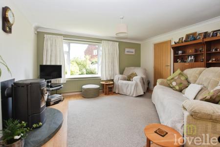 4 bedroom Detached house for sale in Front Street, East Stockwith, DN21