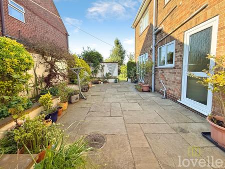 4 bedroom Detached house for sale in Front Street, East Stockwith, DN21