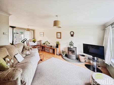 4 bedroom Detached house for sale in Front Street, East Stockwith, DN21