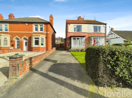 3 bedroom Semi-detached house for sale in Lea Road, Gainsborough, DN21