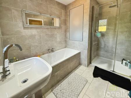 3 bedroom Detached house for sale in Main Street, West Stockwith, DN10