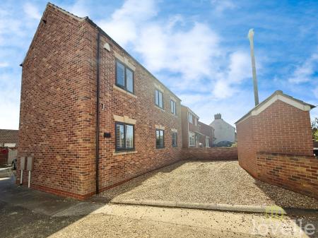 3 bedroom Detached house for sale in Main Street, West Stockwith, DN10