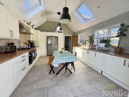 3 bedroom Detached house for sale in Main Street, West Stockwith, DN10