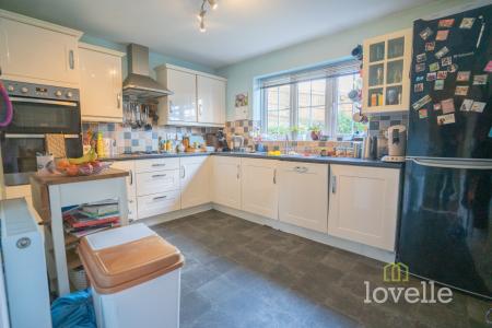 3 bedroom Detached bungalow for sale in Meldrum Drive, Gainsborough, DN21