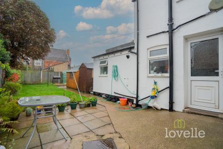 3 bedroom Semi-detached house for sale in North Marsh Road, Gainsborough, DN21