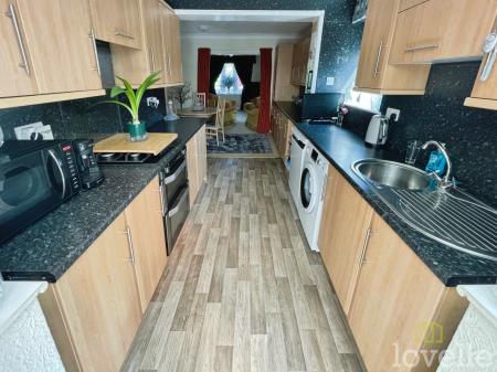 3 bedroom Semi-detached house for sale in Station Road, Misterton, DN10