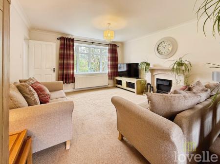 4 bedroom Detached house for sale in The Croft, Beckingham, DN10