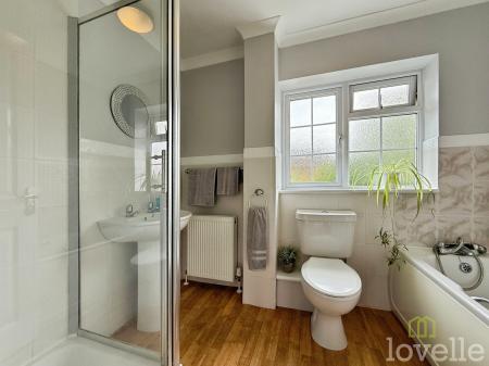 4 bedroom Detached house for sale in The Croft, Beckingham, DN10