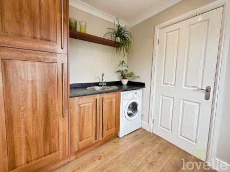 4 bedroom Detached house for sale in The Croft, Beckingham, DN10