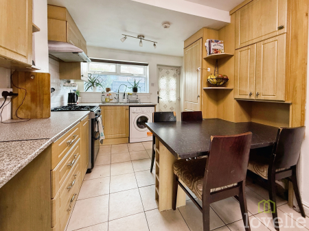 3 bedroom Semi-detached house for sale in Wall Street, Gainsborough, DN21