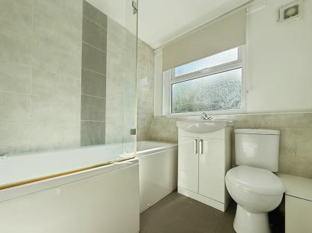 1 bedroom Flat to let in Baines Road, Gainsborough, DN21