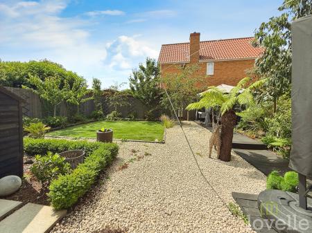 2 bedroom Semi-detached house for sale in Deerlands Way, Beckingham, DN10