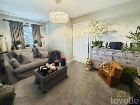 2 bedroom Semi-detached house for sale in Deerlands Way, Beckingham, DN10