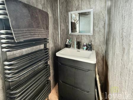 4 bedroom Detached house for sale in Ashdown Way, Misterton, DN10