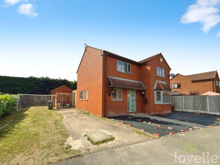 4 bedroom Detached house for sale in Ashdown Way, Misterton, DN10
