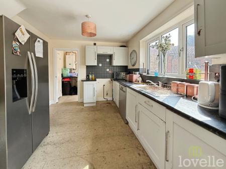 4 bedroom Detached house for sale in Ashdown Way, Misterton, DN10