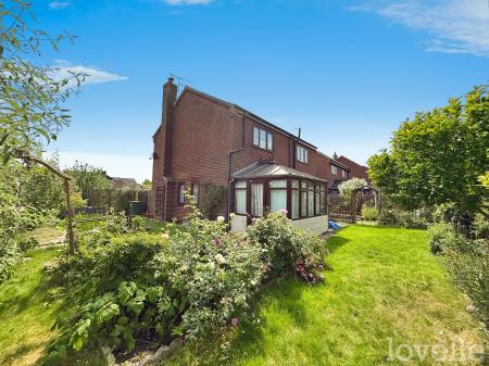 3 bedroom Detached house for sale in Rustic Lane, Blyton, DN21
