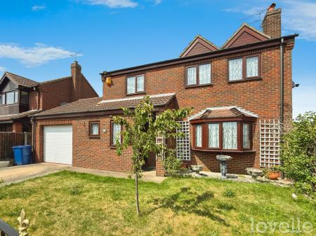 3 bedroom Detached house for sale in Rustic Lane, Blyton, DN21