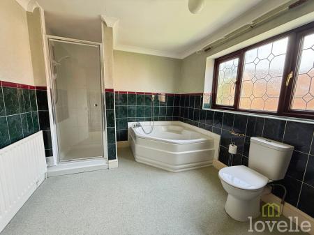 3 bedroom Detached house for sale in Rustic Lane, Blyton, DN21